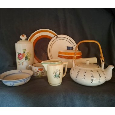 Billede af et udvalg af stel og service