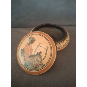 Gr�sk krukke med l�g