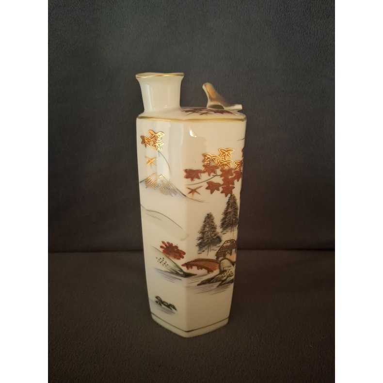 Asiatisk sake-flaske