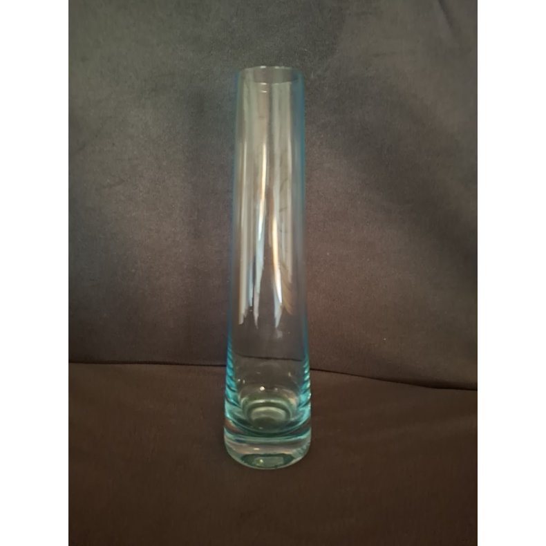 Slank lysebl� vase